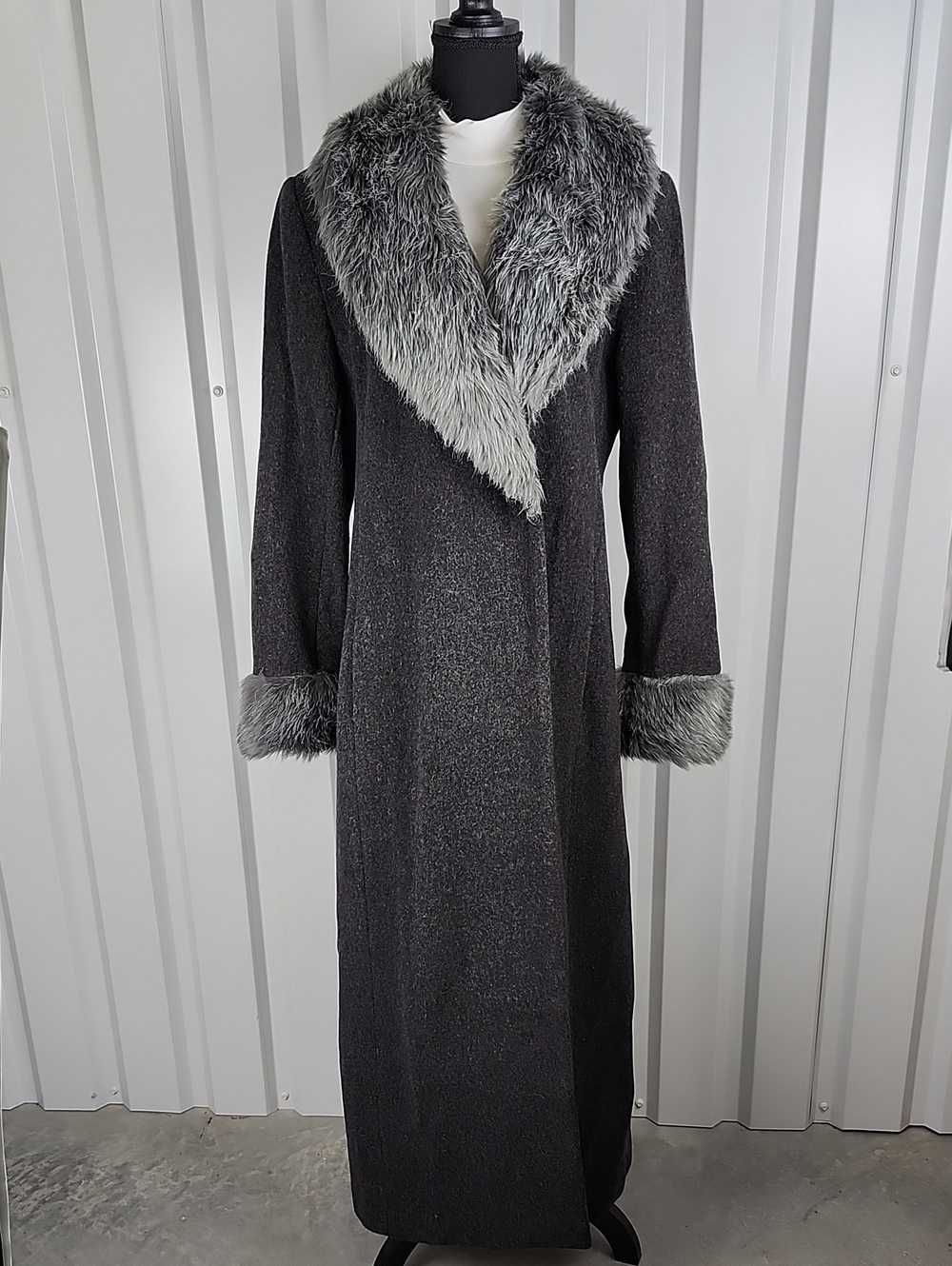 Blushe Impressions VTG Long Wool Coat Gray Faux Fur Collar Cuffs Sz 10 Plush EUC